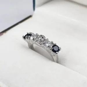 Anillo Con Forma De Calavera De Zirconia De Obsidiana