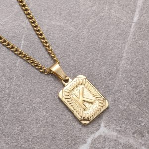 Colgante de letra mayúscula cuadrada chapada en imitacion de oro