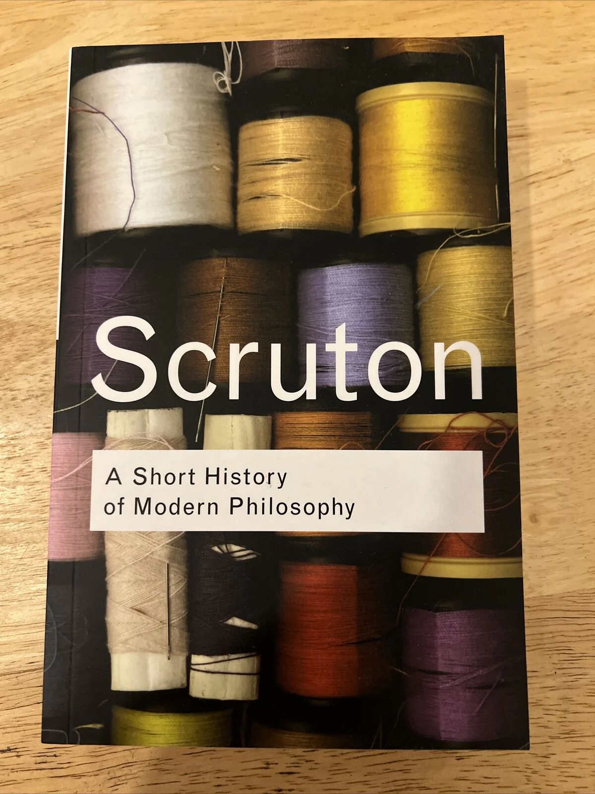 Routledge Classics Ser.: Una breve historia de la filosofía moderna: de Descartes a Wittgenstein por Roger Scruton (2001, formato UK-B en rústica)
