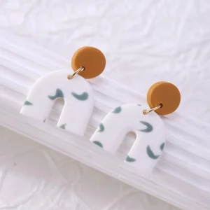 Shein 1 par de pendientes delicados en forma de U