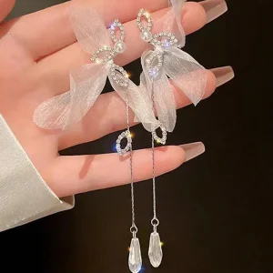 Shein 1 pieza de pendientes colgantes con decoración de lazo y perlas sintéticas