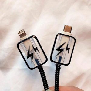 Shein 5 protectores de cable Lightning de dibujos animados