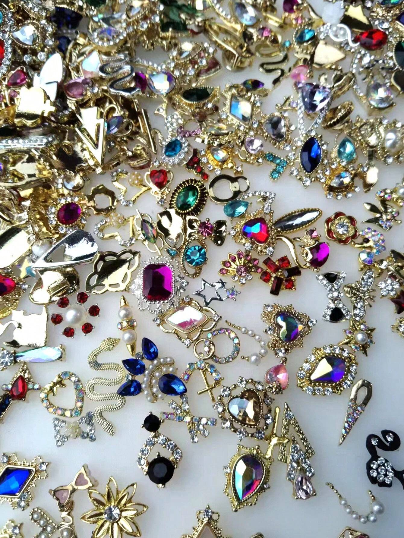 Shein 50 piezas de decoraciones de aleación para uñas de estilos y colores variados - Imagen 3