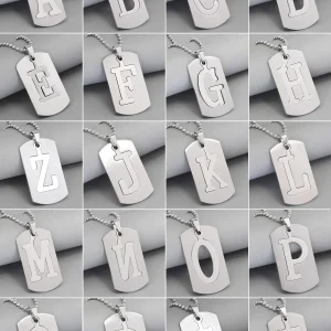 Shein Hombres Collar con dije geométrico y detalle de letra M