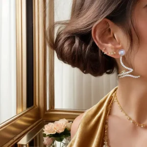 Un Par de Pendientes de Clip para Hueso de Oreja con Incrustaciones